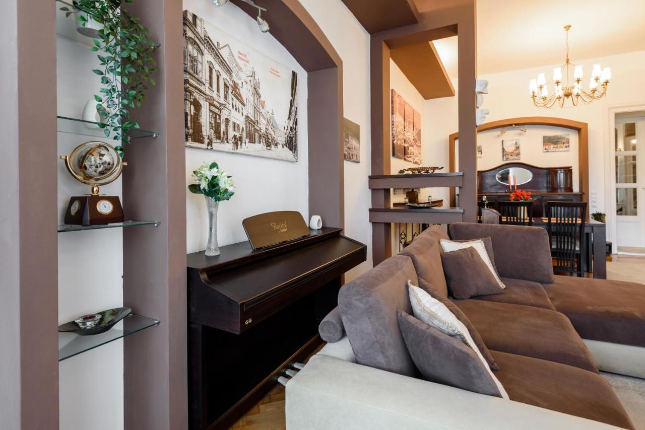 Old Town Story House Apartment *
